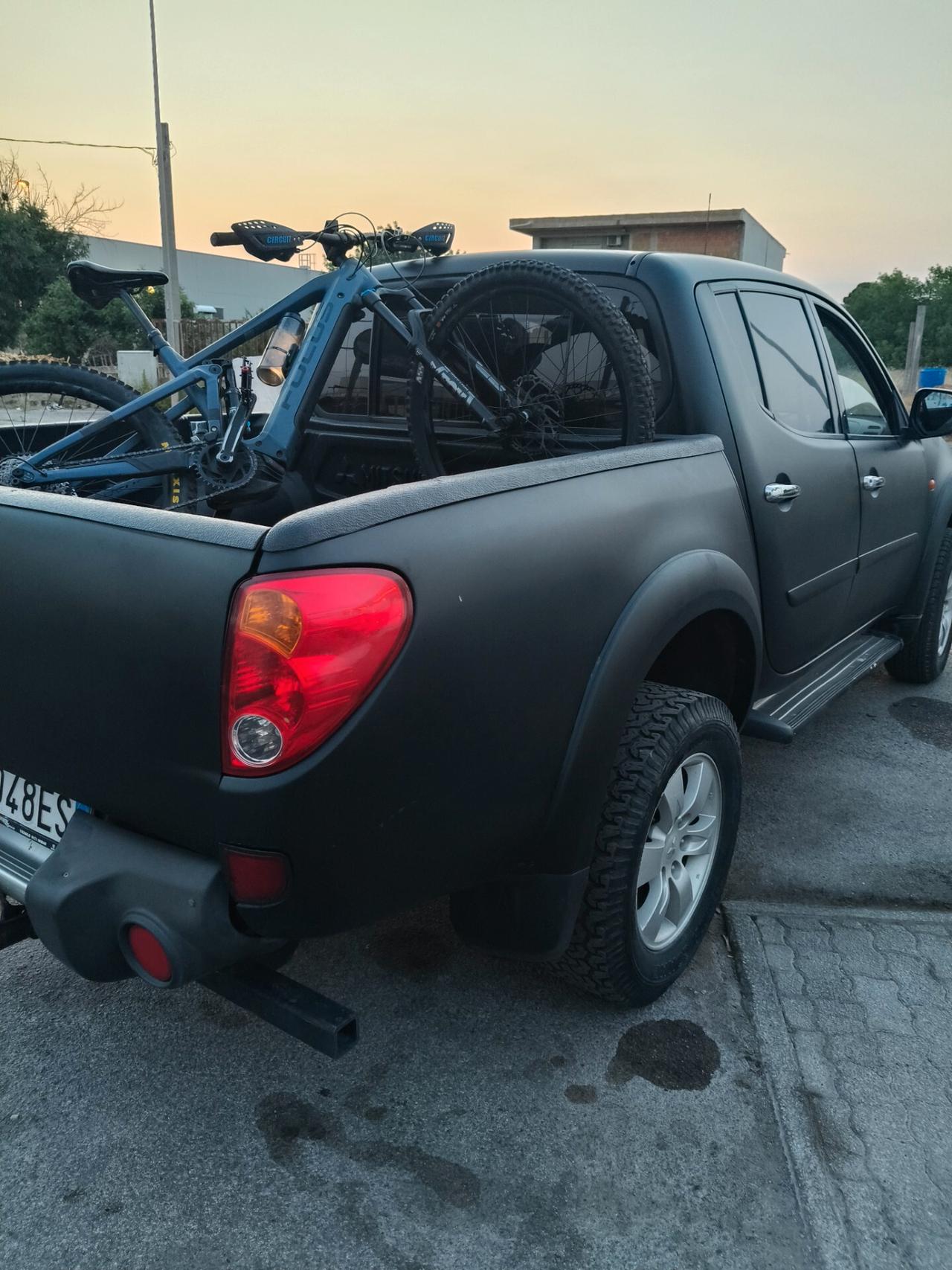 Mitsubishi L200 2.5 con gancio traino