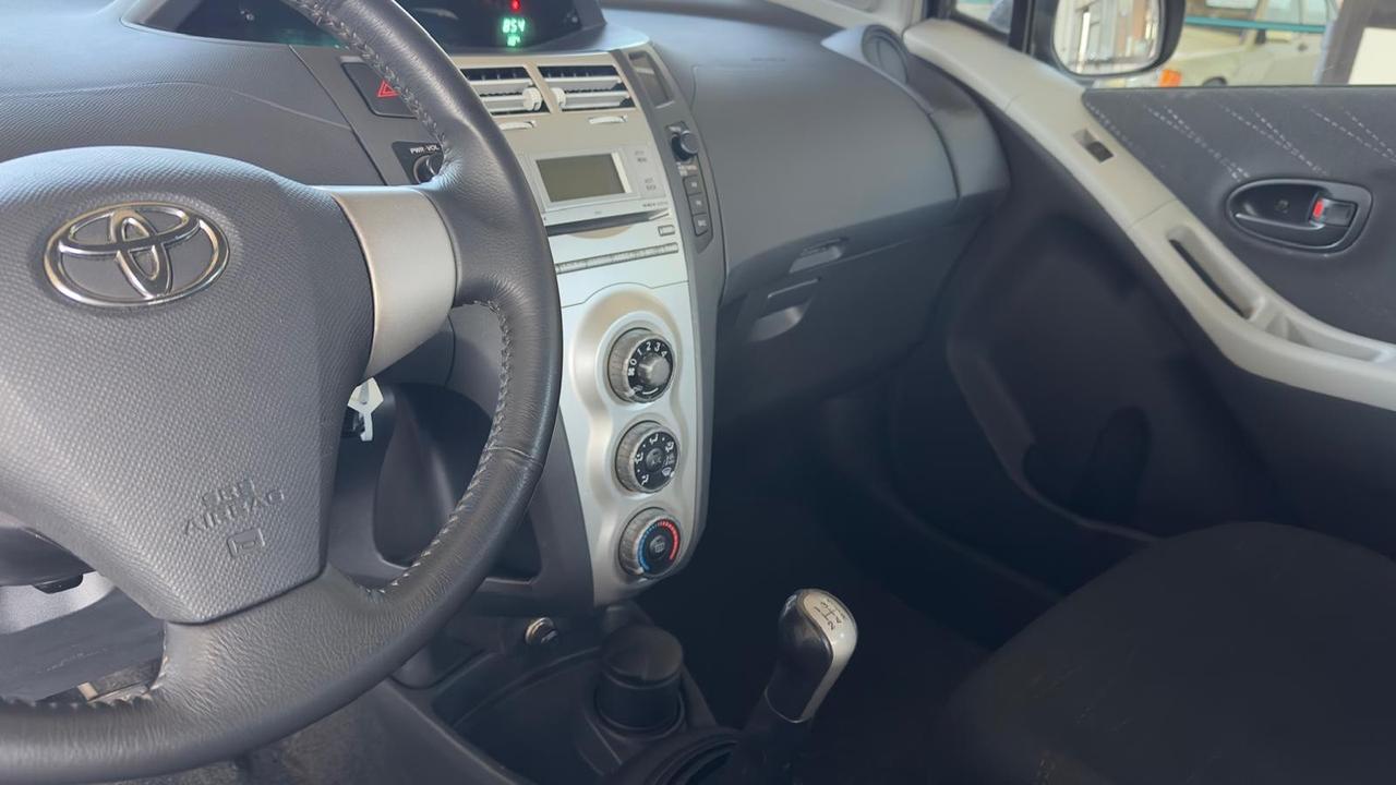 Toyota Yaris 1.0 5 porte Sol