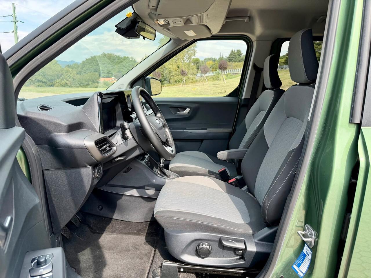 Ford Tourneo Courier 1.0 EcoBoost Titanium