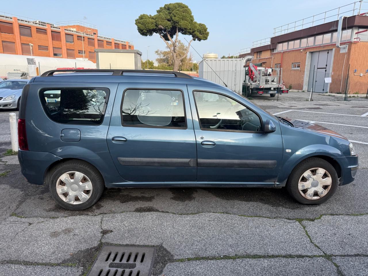 Dacia Logan 1.6 gol 7 posti ambiance