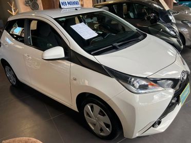 Toyota Aygo 1.0 x-play 5p m-mt my15