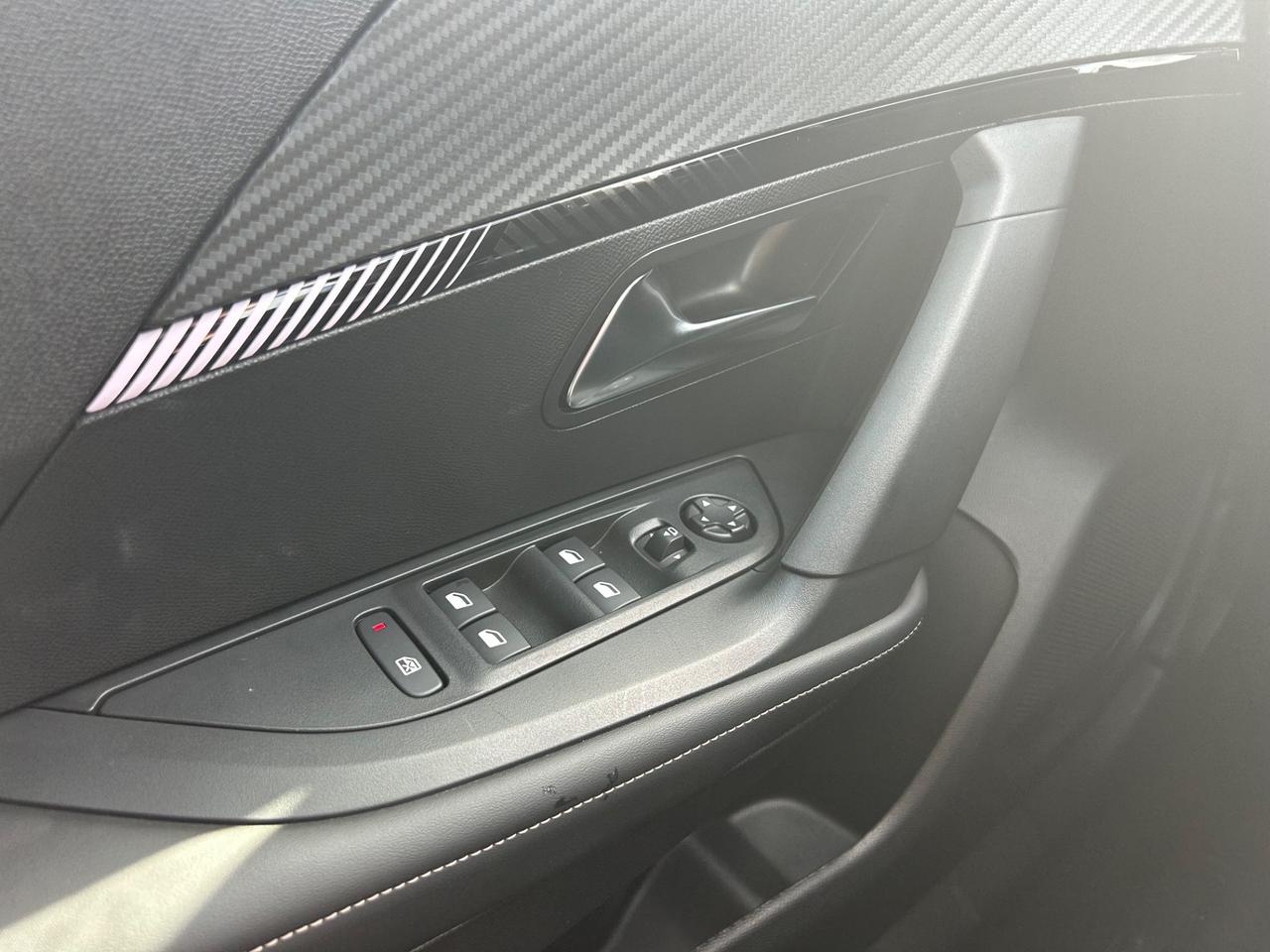 Peugeot 2008 PureTech 100 S&S Allure