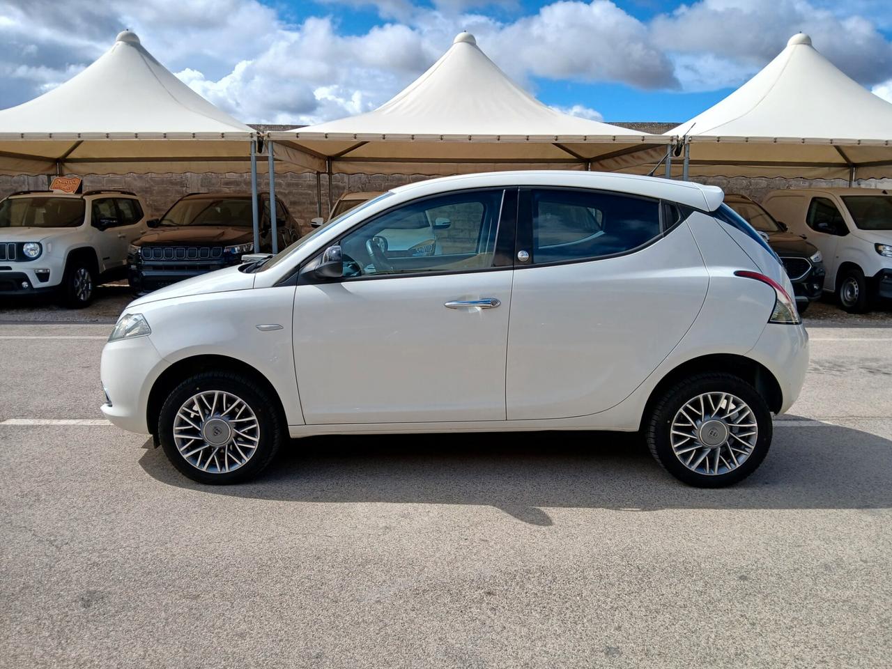 Lancia Ypsilon 0.9 TwinAir 85 CV 5 porte Metano Ecochic Gold