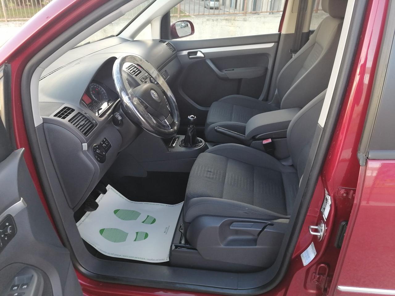Volkswagen Touran 2.0 TDI HIGHLINE 7 POSTI 2009