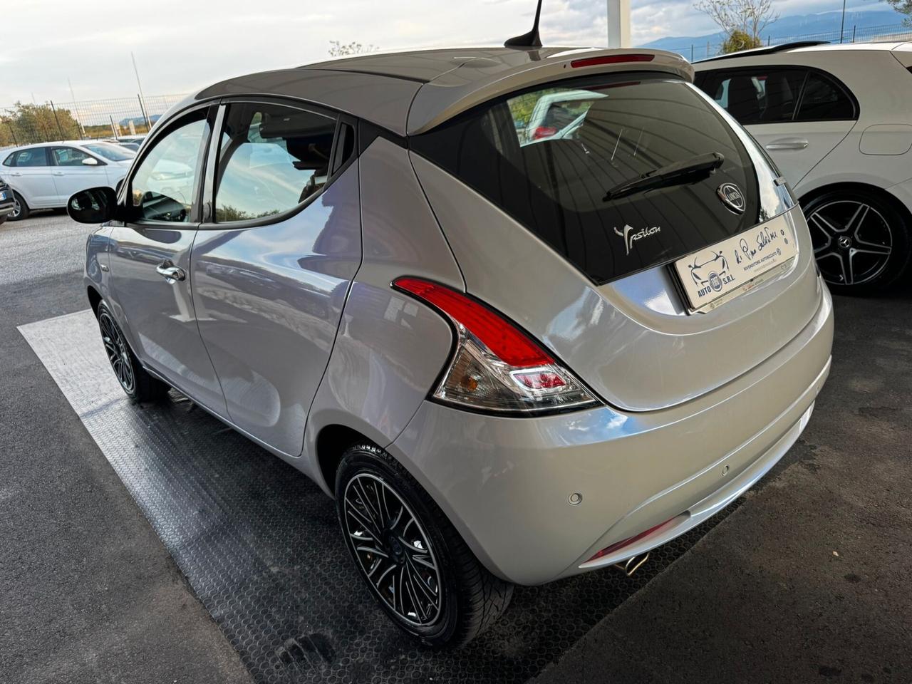 Lancia Ypsilon 1.0 FireFly 5 porte S&S Hybrid Ecochic Gold