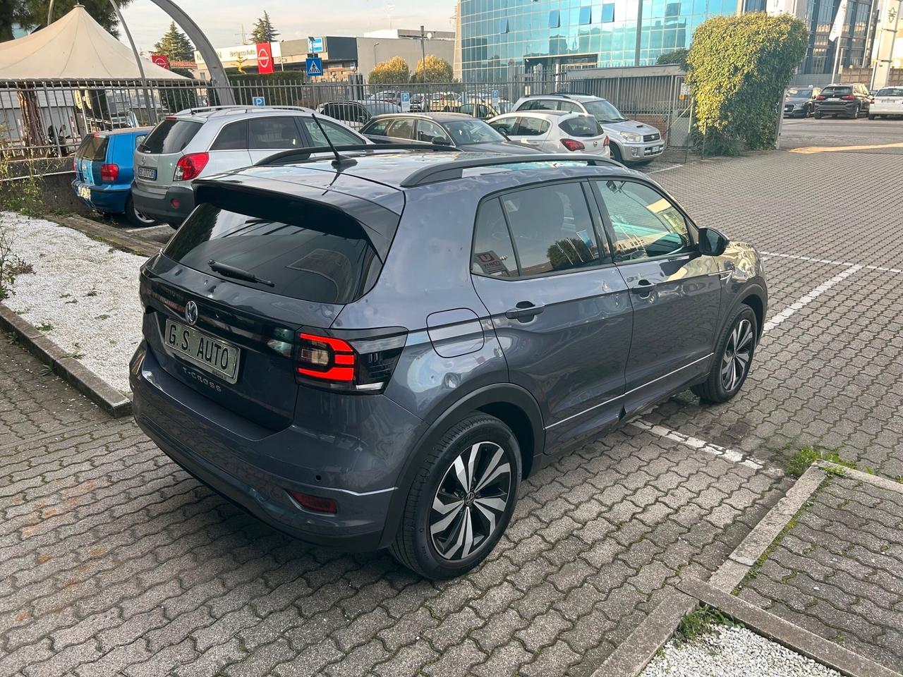 Volkswagen T-Cross 1.0 tsi R-Line 110cv GRANDINATA