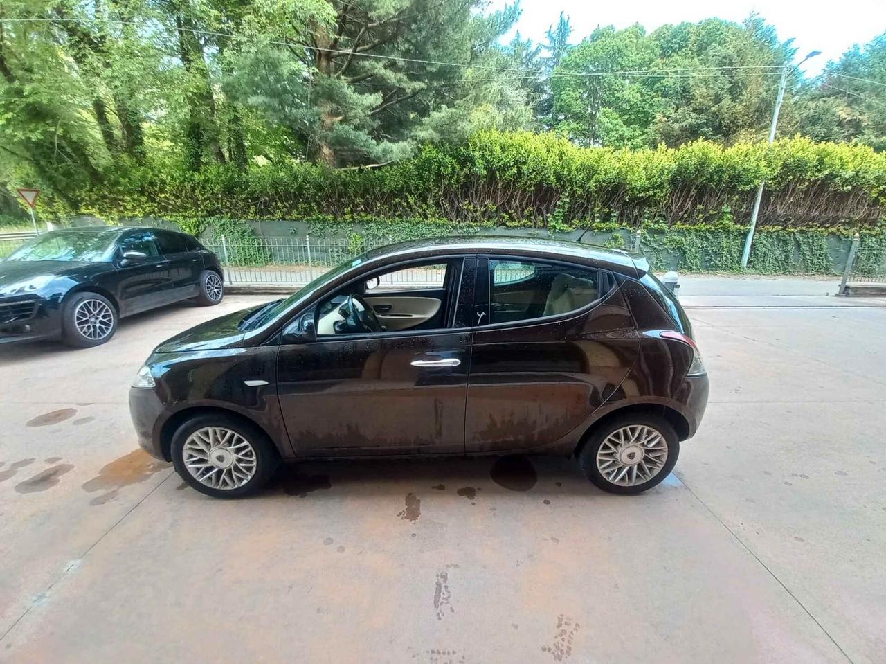 Lancia Ypsilon 1.2 69 CV 5 porte GPL Ecochic Silver