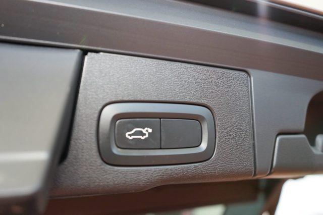 VOLVO XC60 B4 AWD Geartronic Inscription Ufficiale Certificat