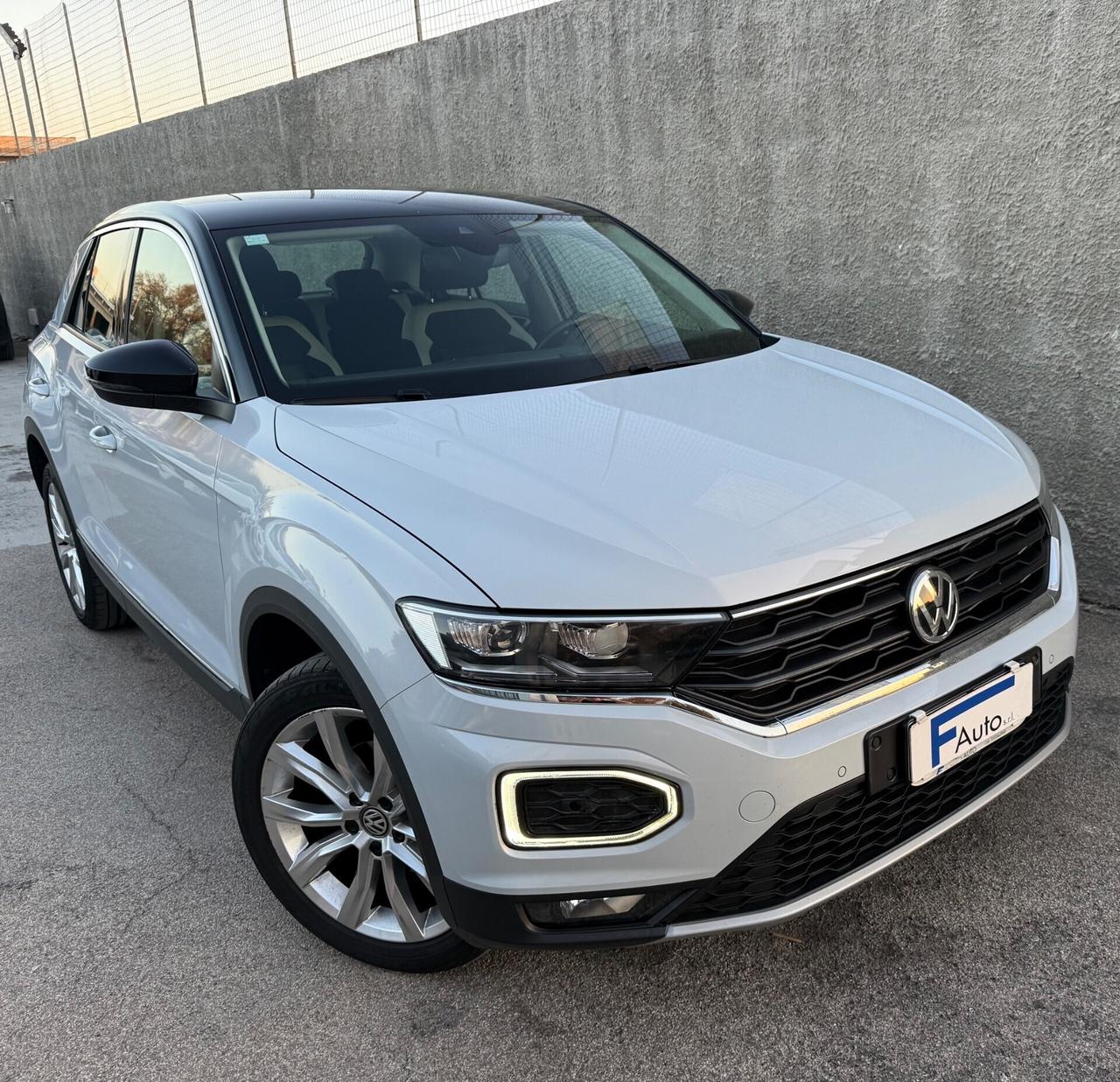 Volkswagen T-Roc 1.6 TDI Advanced,Full LED,cerchi 18”,LED ambiente,ecc.