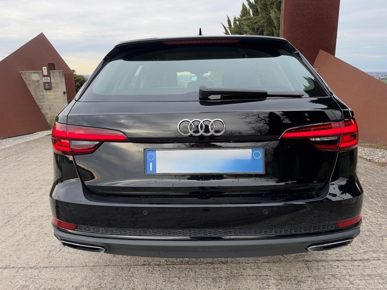 Audi A4 Avant 40 TDI quattro S tronic Business Advanced