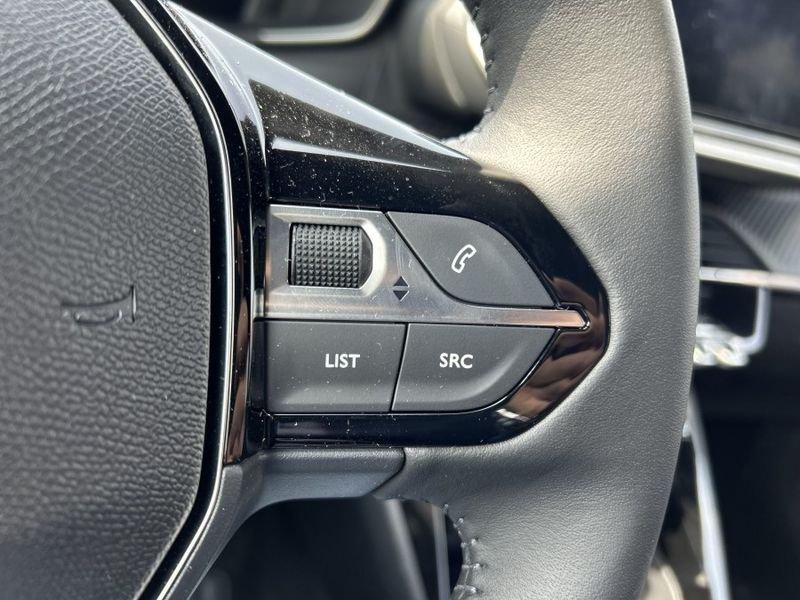 Peugeot 2008 PureTech 100 Allure NAVI + KEYLESS + CAMERA 360°