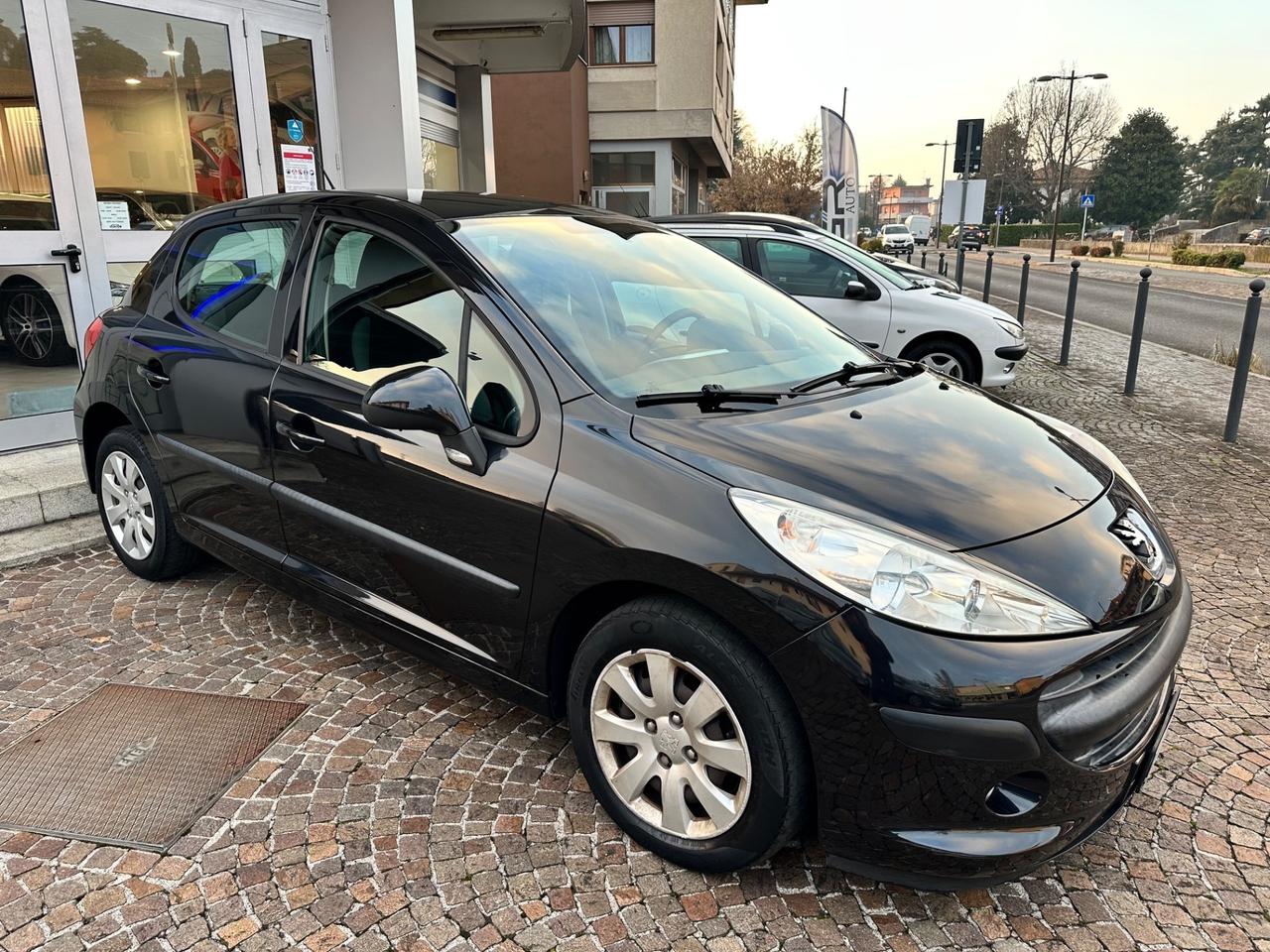 Peugeot 207 1.4Bz 8V 75CV 5p. X Line -Neopatentati