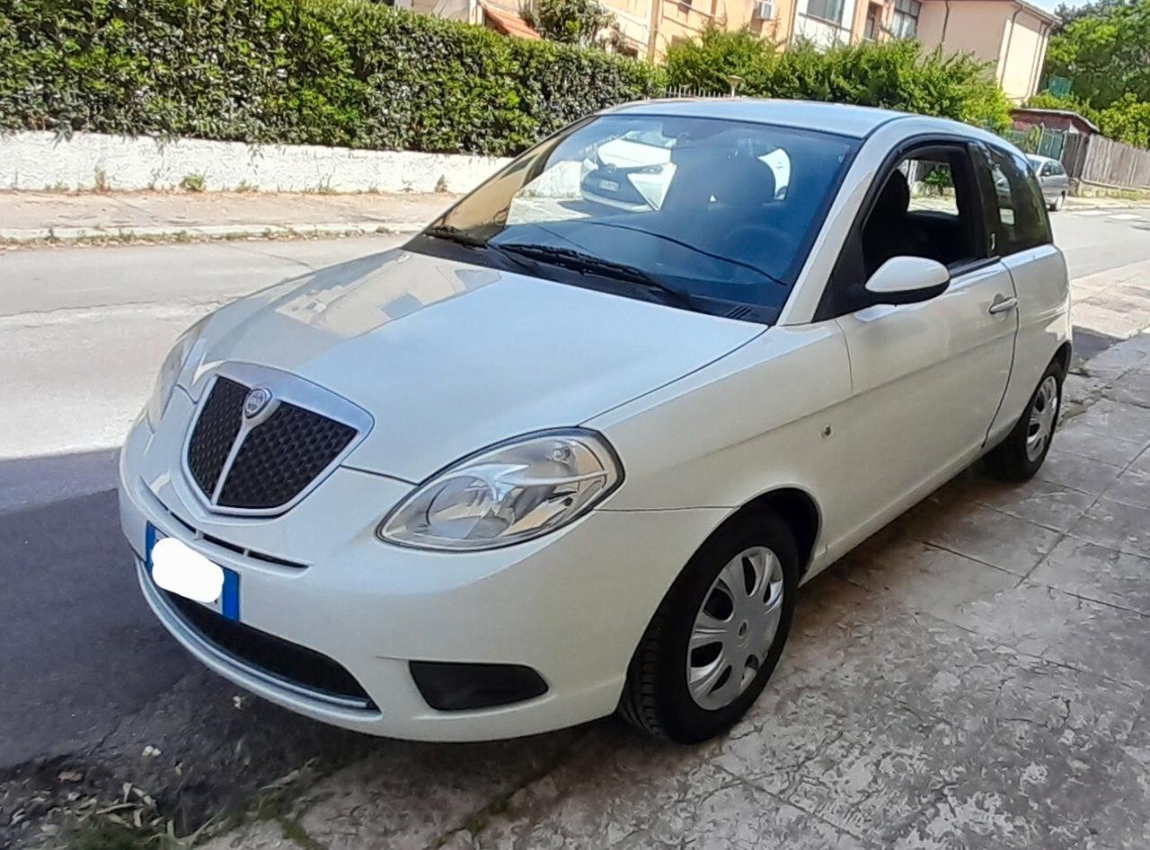Lancia Ypsilon 1.2 Argento
