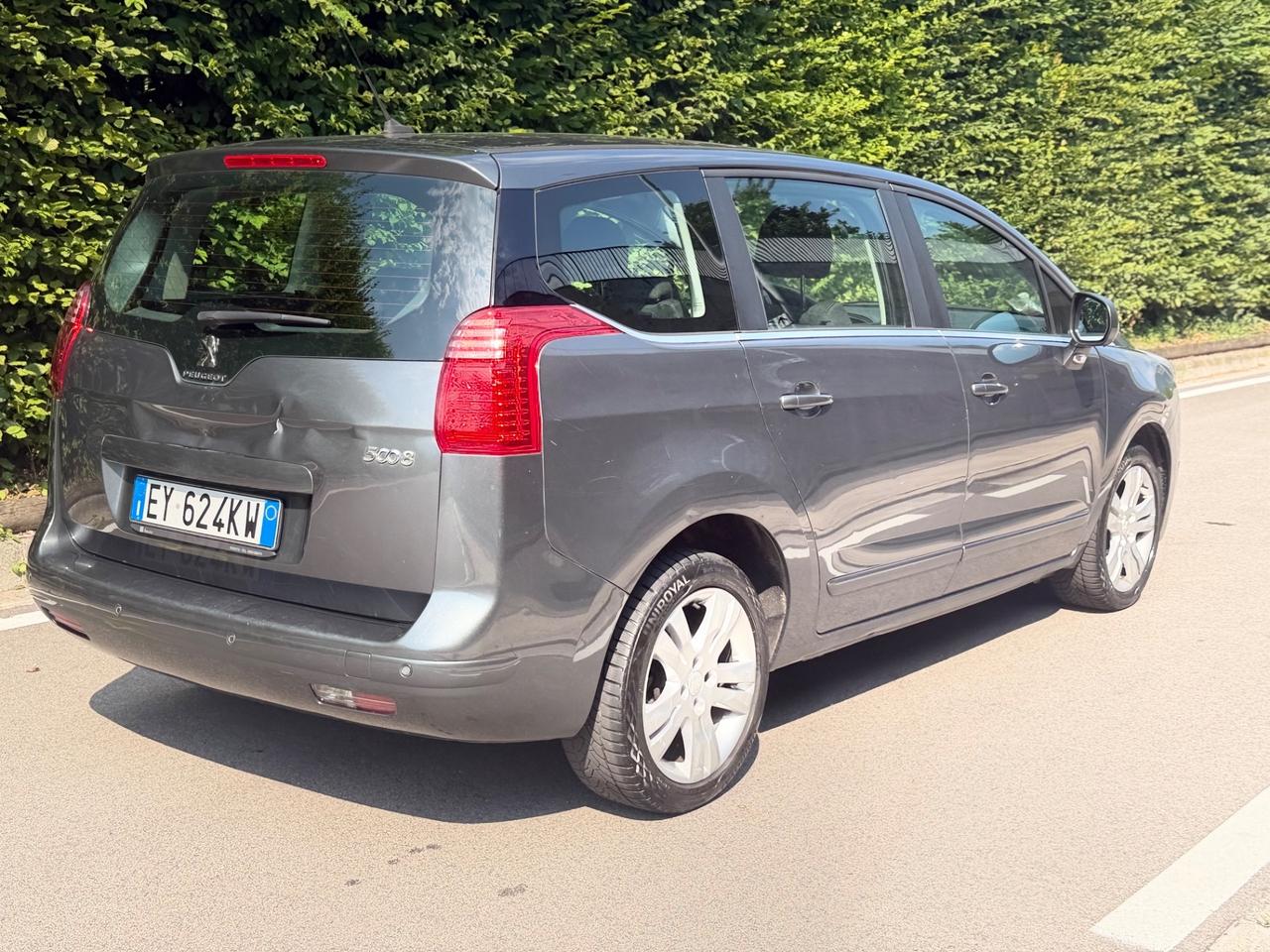 Peugeot 5008 1.6 HDI 115cv 7 POSTI