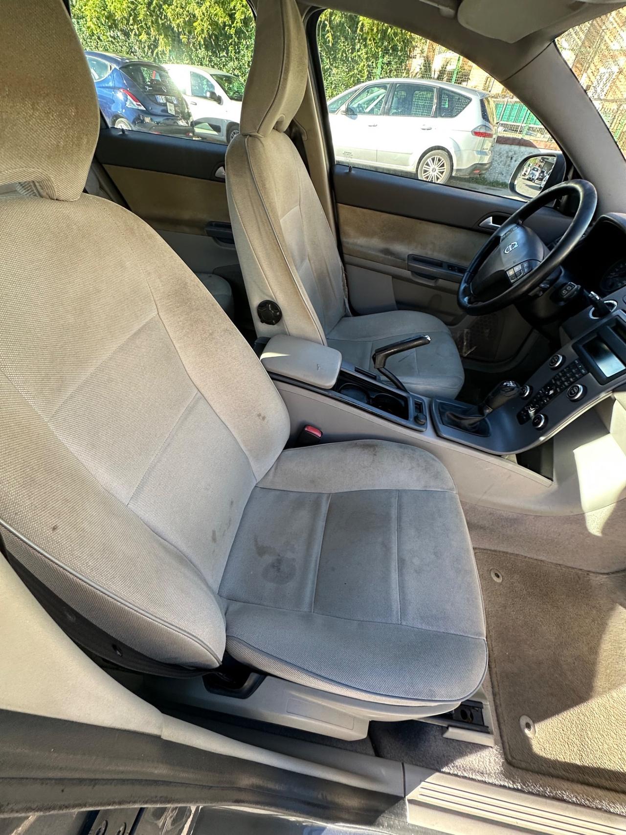 Volvo V50 D2 R-design