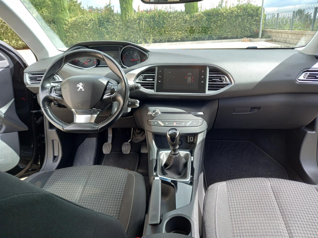 Peugeot 308 hdi 100 98000 km 12/2019