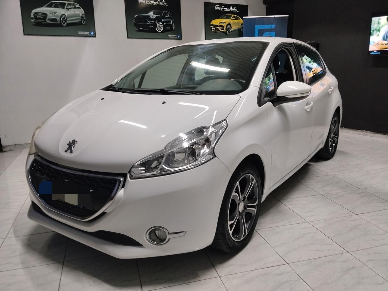 Peugeot 208 1.4 diesel 2014 CON GARANZIA