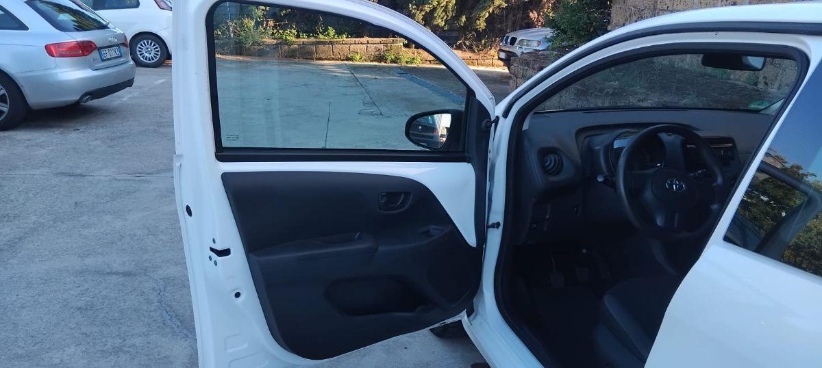TOYOTA - Aygo - Connect 1.0 VVT-i 72 CV 5p. x-cite Neopatentati