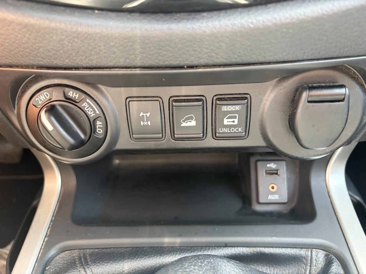 NISSAN NAVARA DOUBLE CAB N-GUARD 2.3 DCI 190CV 4WD IVA ESPOSTA