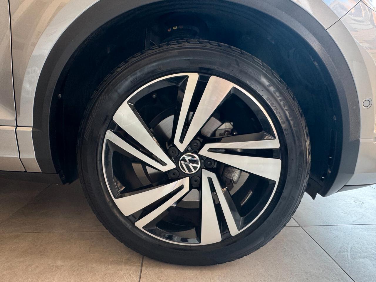 Volkswagen T-Roc R-Line / 1.5 TSI ACT 150cv / DSG / 2023