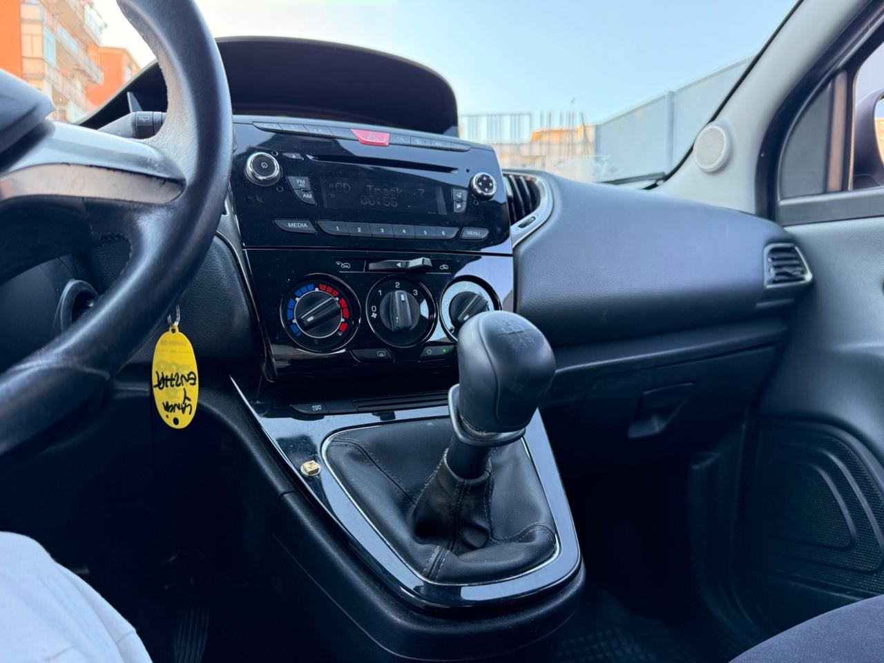 New Lancia Ypsilon 1.2benz 5portGPL Gold Full Perfett