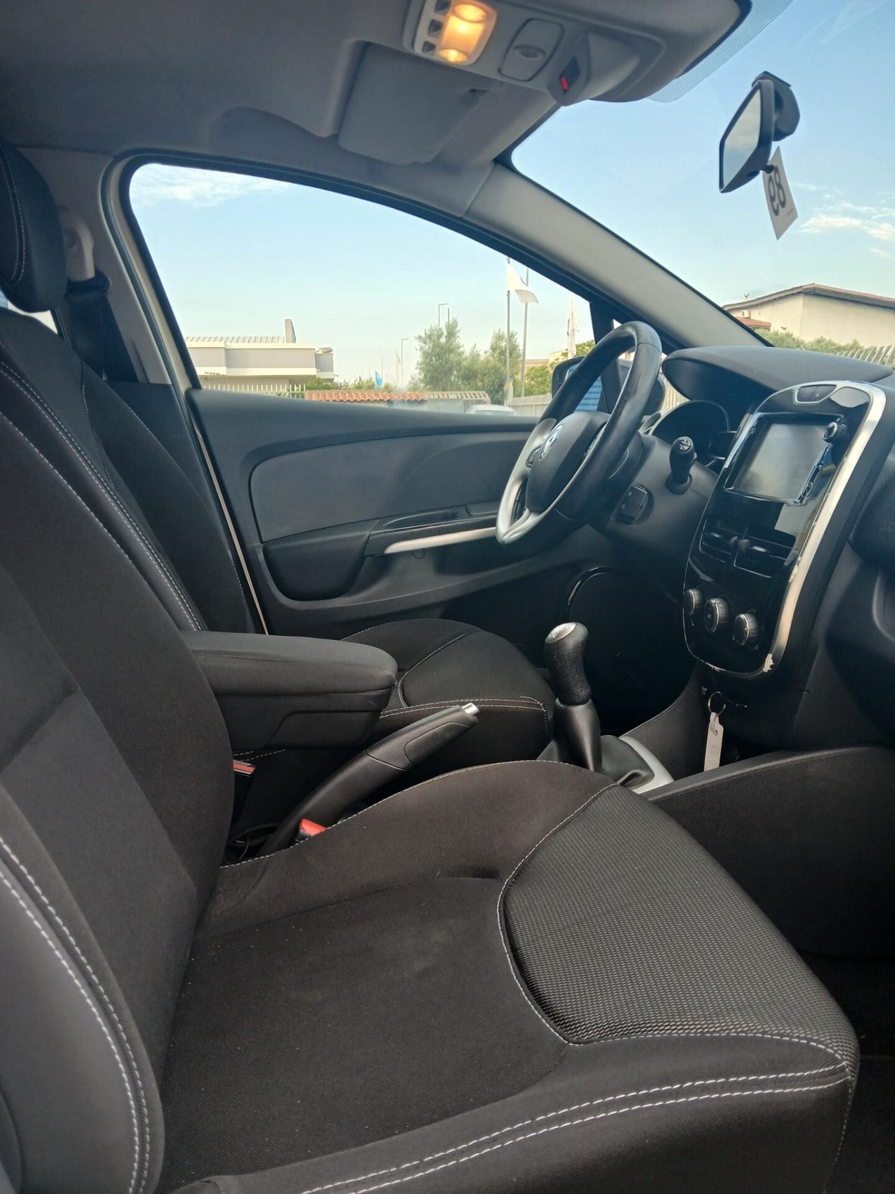RENAULT Clio Sporter Duel 1.500 dCi 75cv