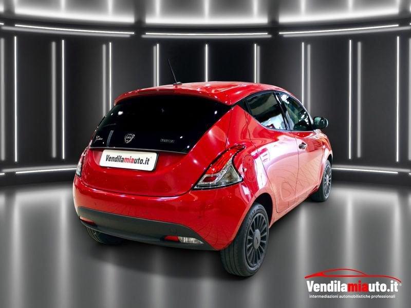 Lancia Ypsilon Ypsilon 1.0 FireFly 5 porte S&S Hybrid Ecochic Silver