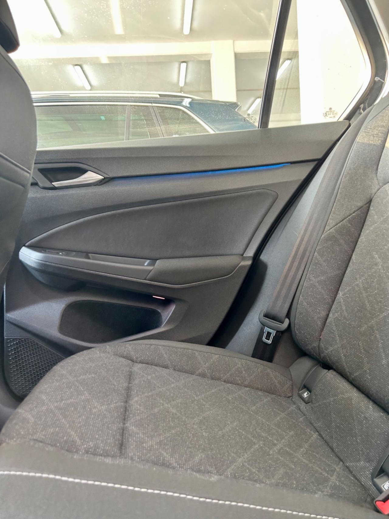 VW Golf 8 2.0 TDI 115 CV SCR Life FINANZIABILE