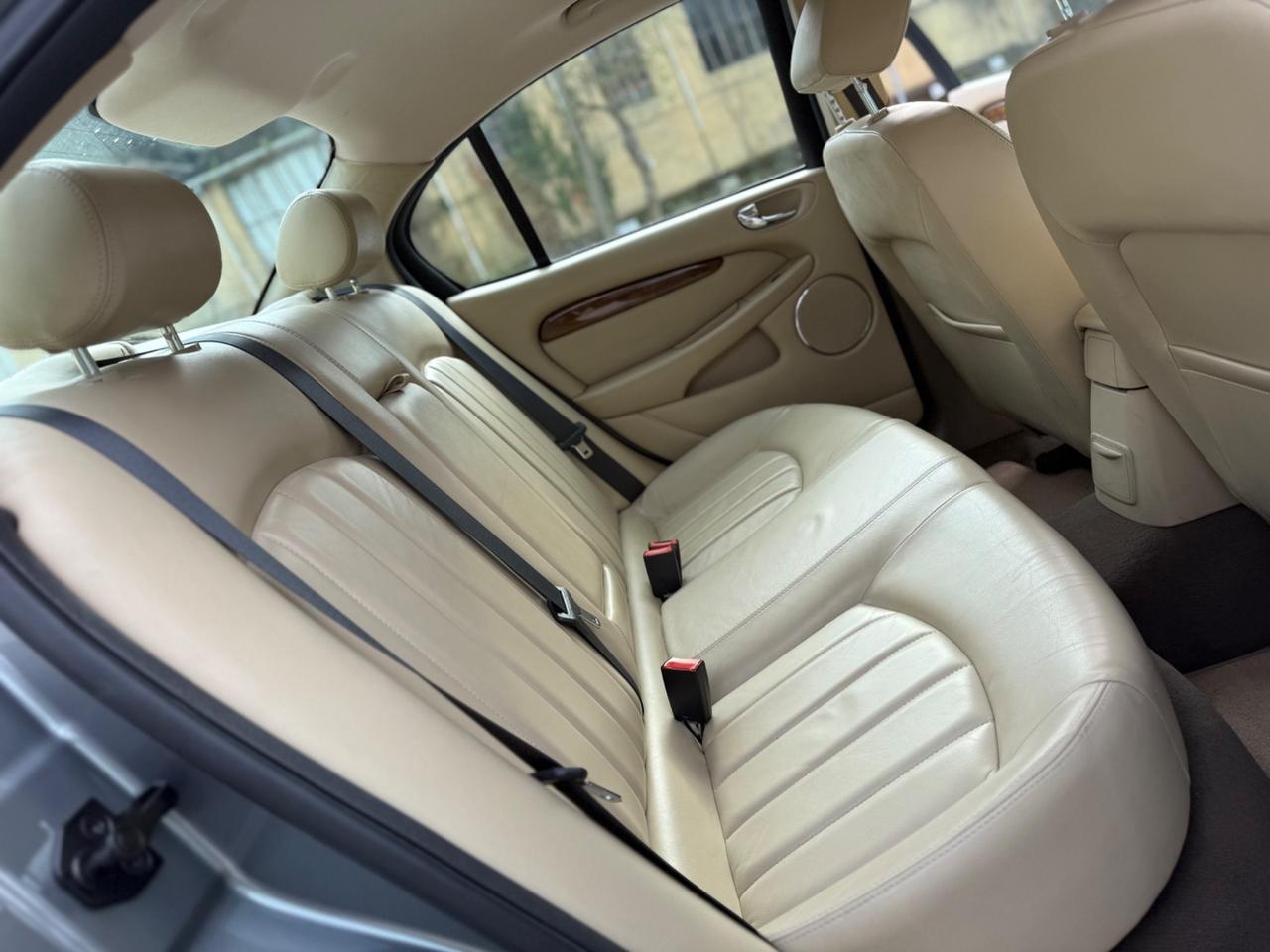 Jaguar X-Type 2 litri V6 24V BENZINA Executive