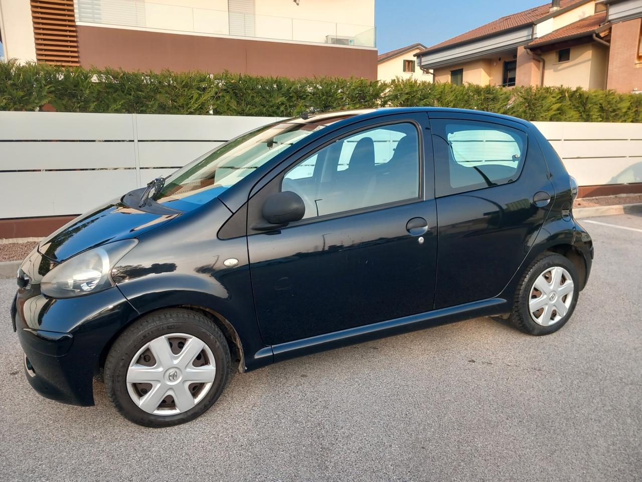 Toyota Aygo 1.0 12V VVT-i 5 porte Now Connect per neo patentati