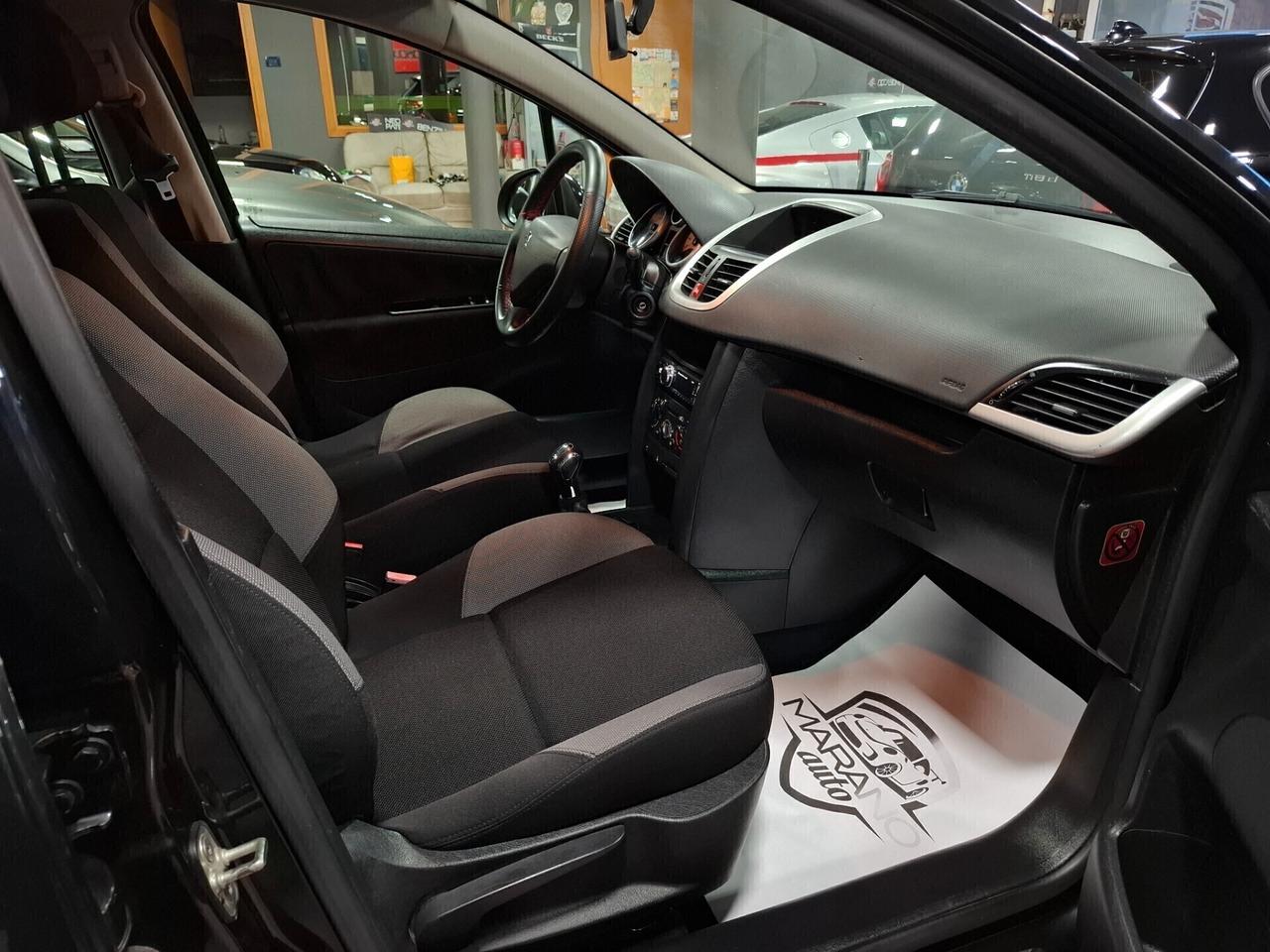 Peugeot 207 1.4 benzina Neopatentato