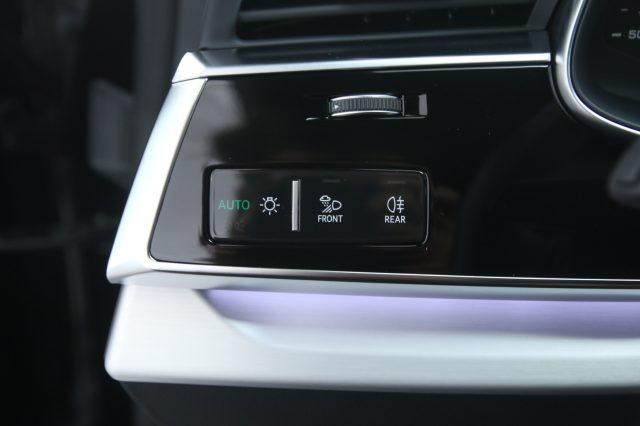 AUDI Q8 50 TDI 286 CV quattro S-line Black Edition