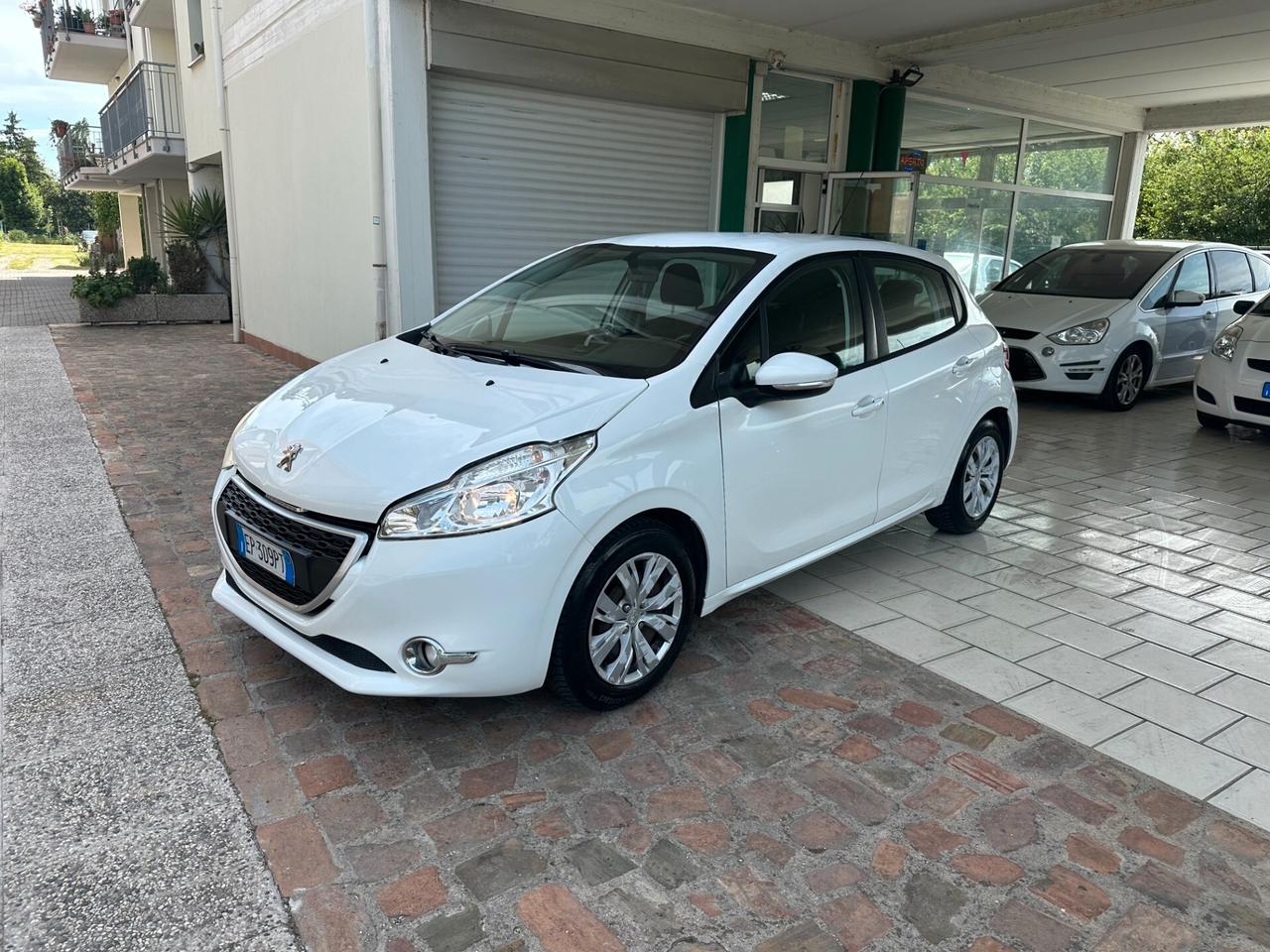 Peugeot 208 1.2 VTi 82 CV (12 RATE)