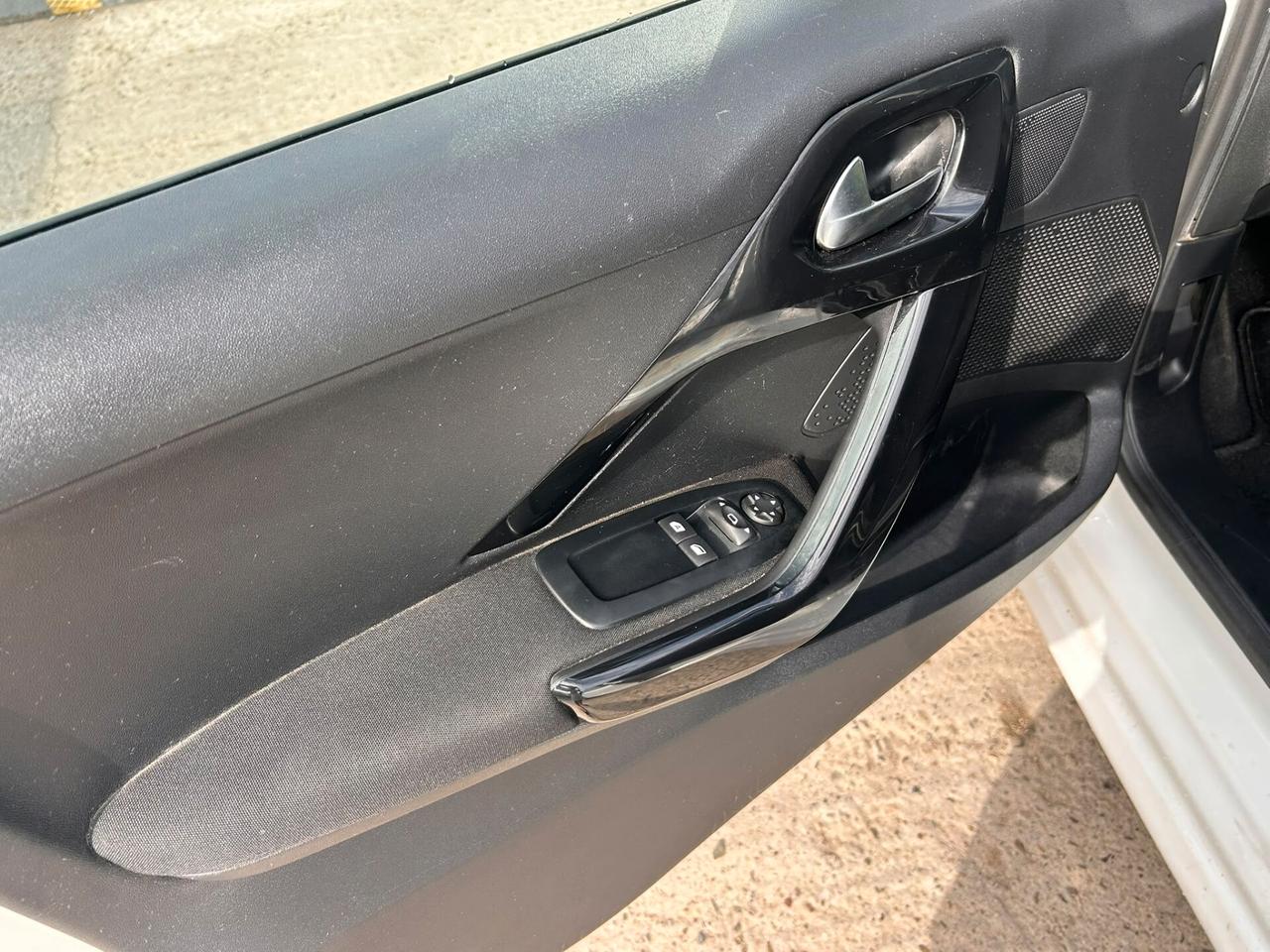 Peugeot 208 PureTech 82 5 porte Allure