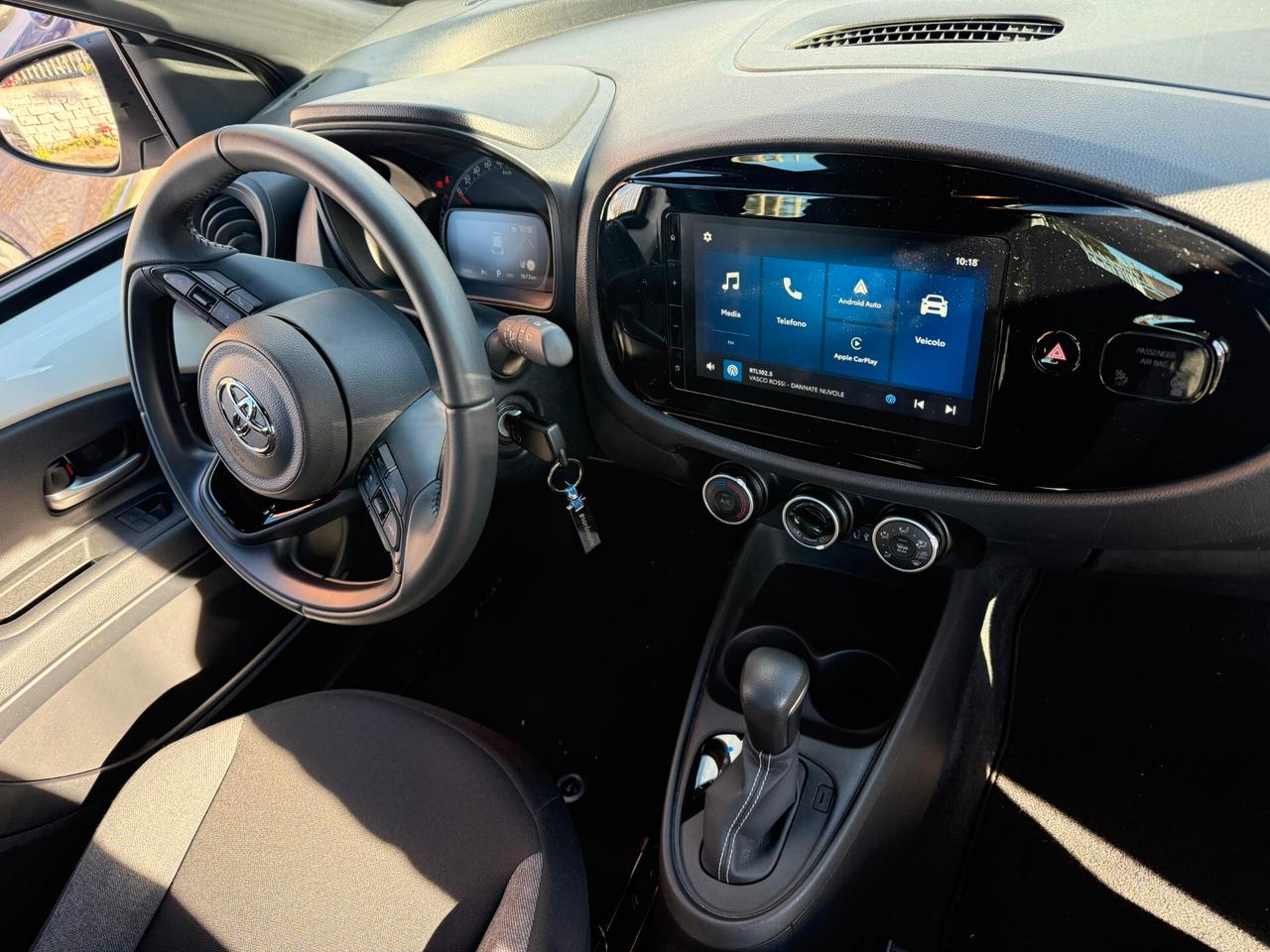 Toyota Aygo X 1.0 AUTOM. *SOLO 7.000KM*