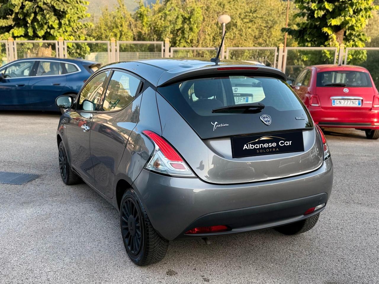 Lancia Ypsilon 1.0 FireFly S&S Hybrid Ecochic Silver