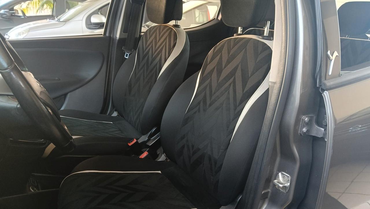 Lancia Ypsilon 85 CV 5 porte Gold CAMBIO AUTOMATICO