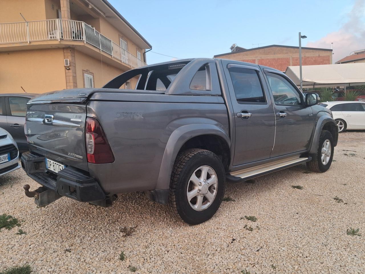 Isuzu D-Max 2.5 TD cat Space Cab 4WD Pick-up