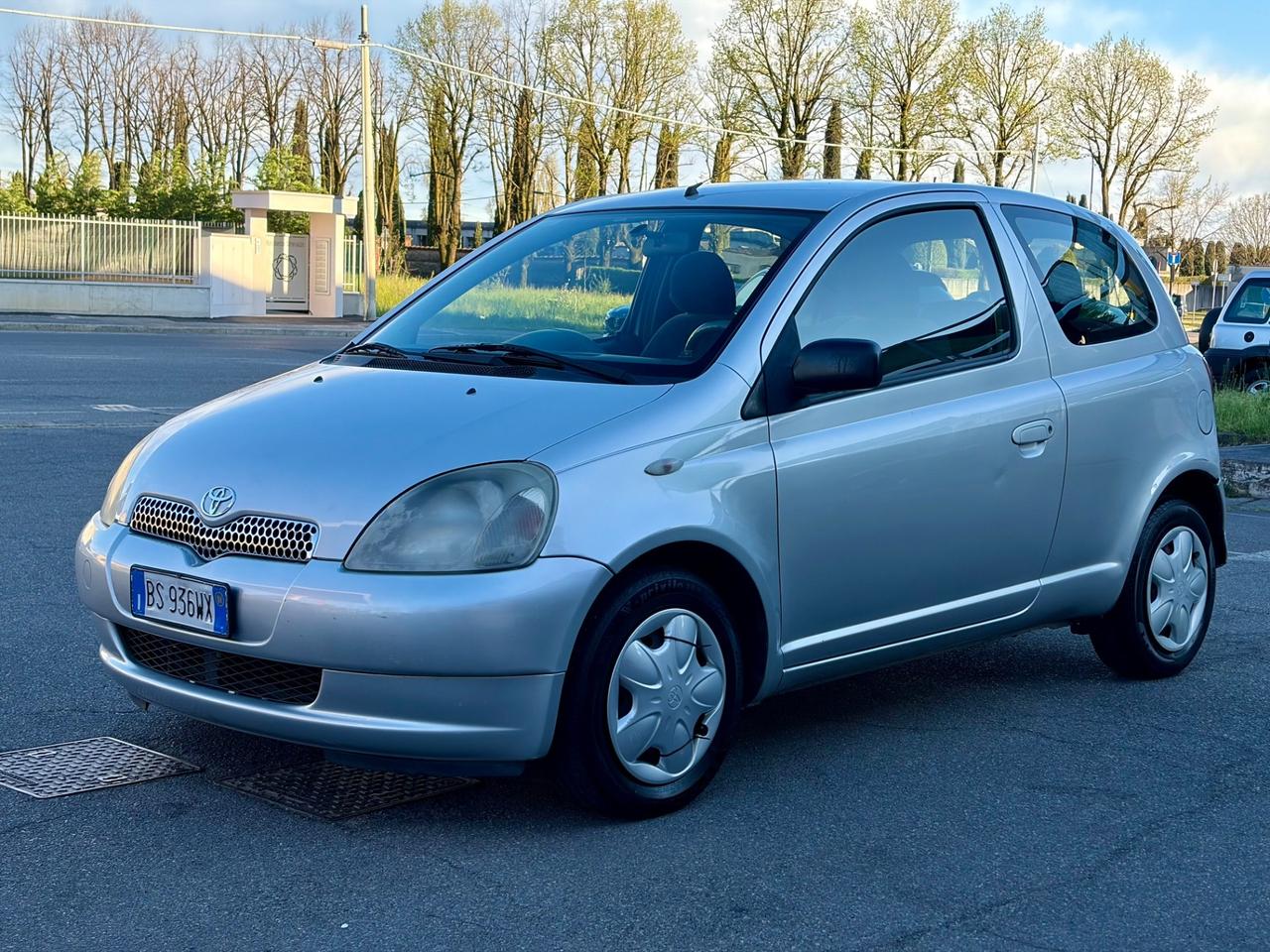 Toyota Yaris 1.0i 16V cat 3 porte Sol