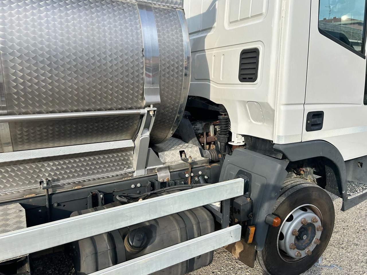 IVECO EUROCARGO 8018 CISTERNA LATTE 50Q
