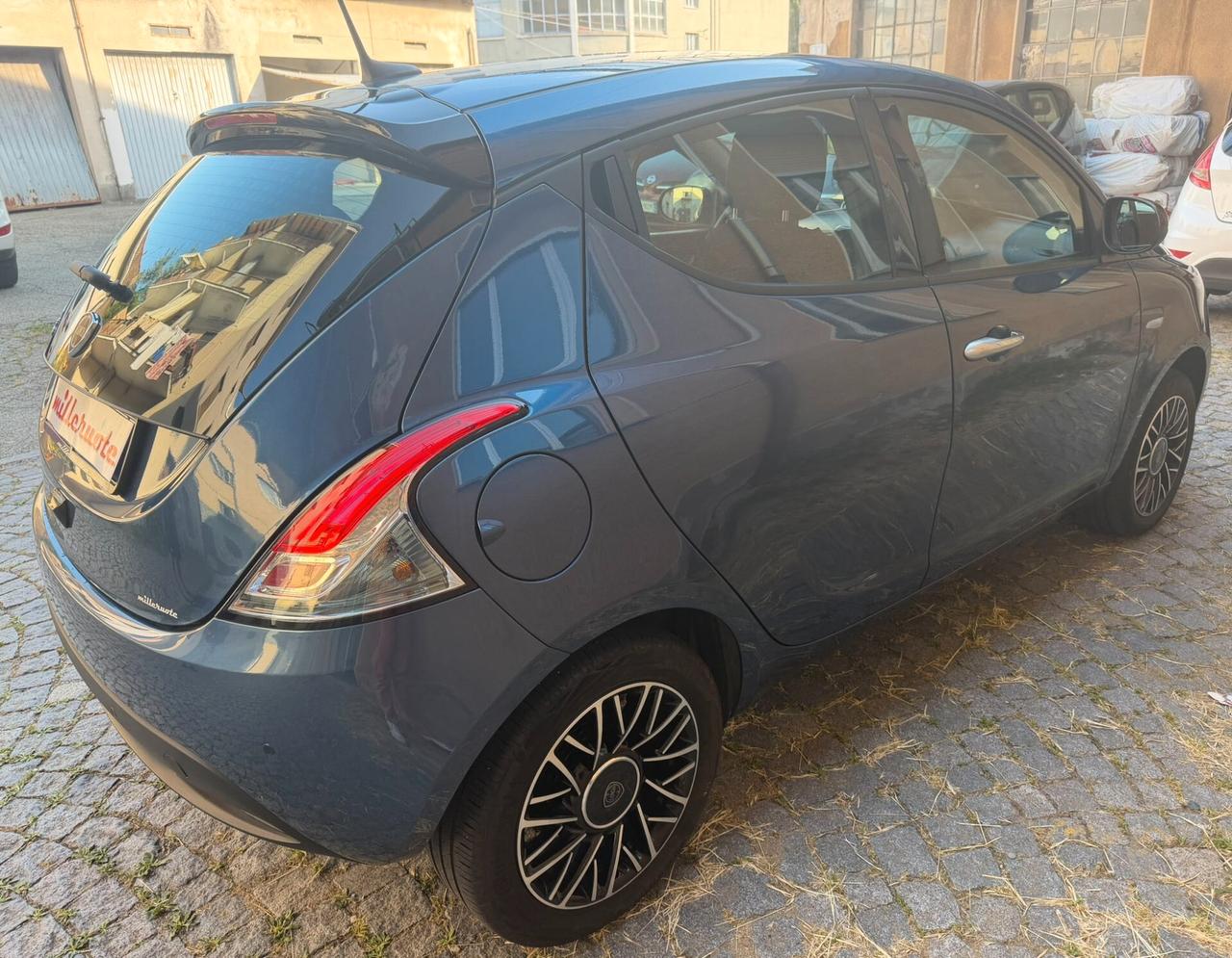 Lancia Ypsilon 1.0 FireFly 5 porte S&S Hybrid Alberta Ferretti