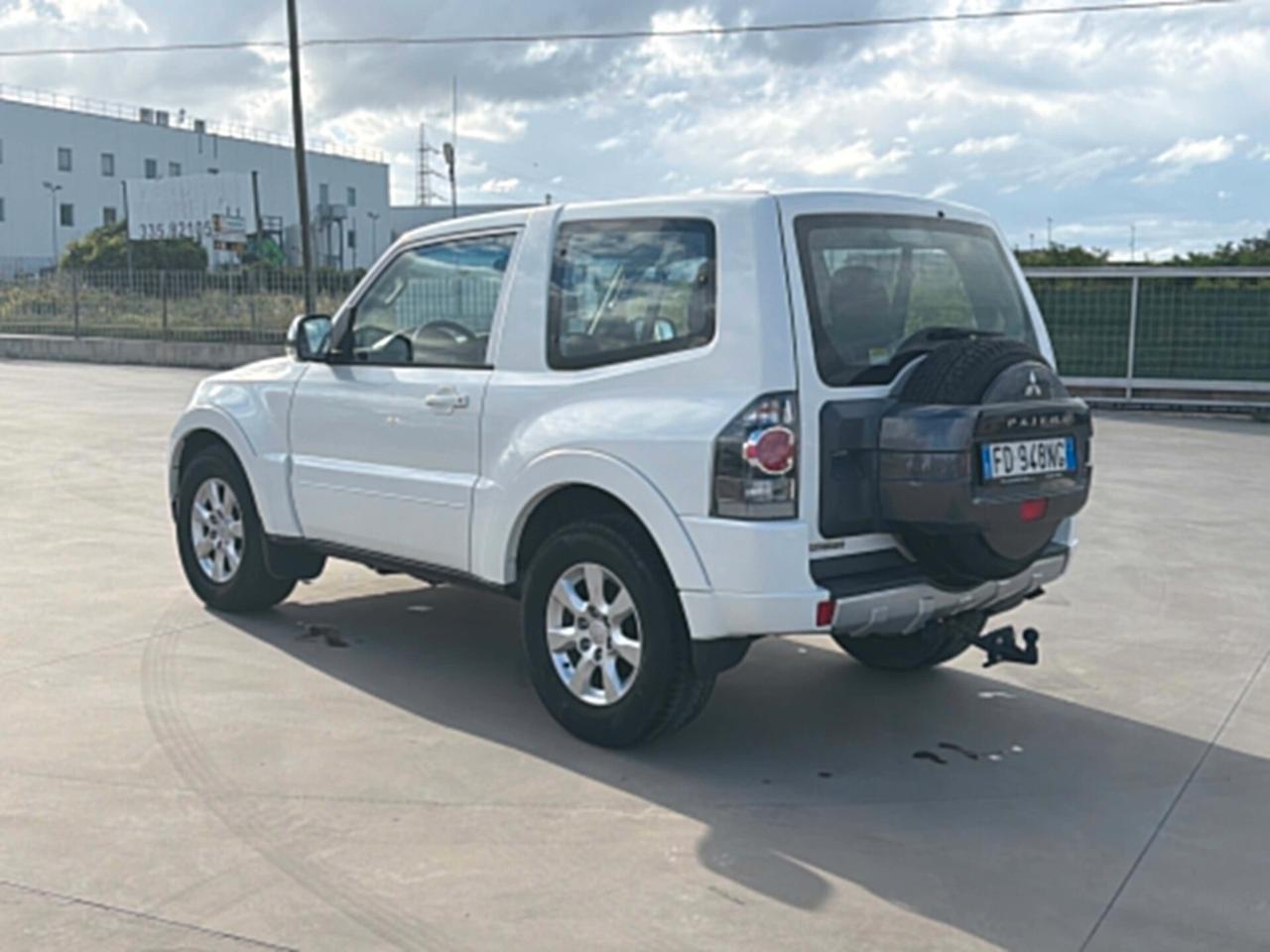 Mitsubishi Pajero 3.2 DI-D 16V aut. 3p. Intense DPF IVA ESPOSTA
