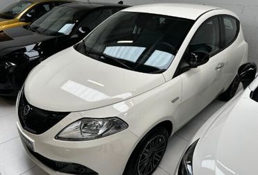 Lancia Ypsilon 1.0 FireFly 5 porte S&S Hybrid Oro Neopatentati