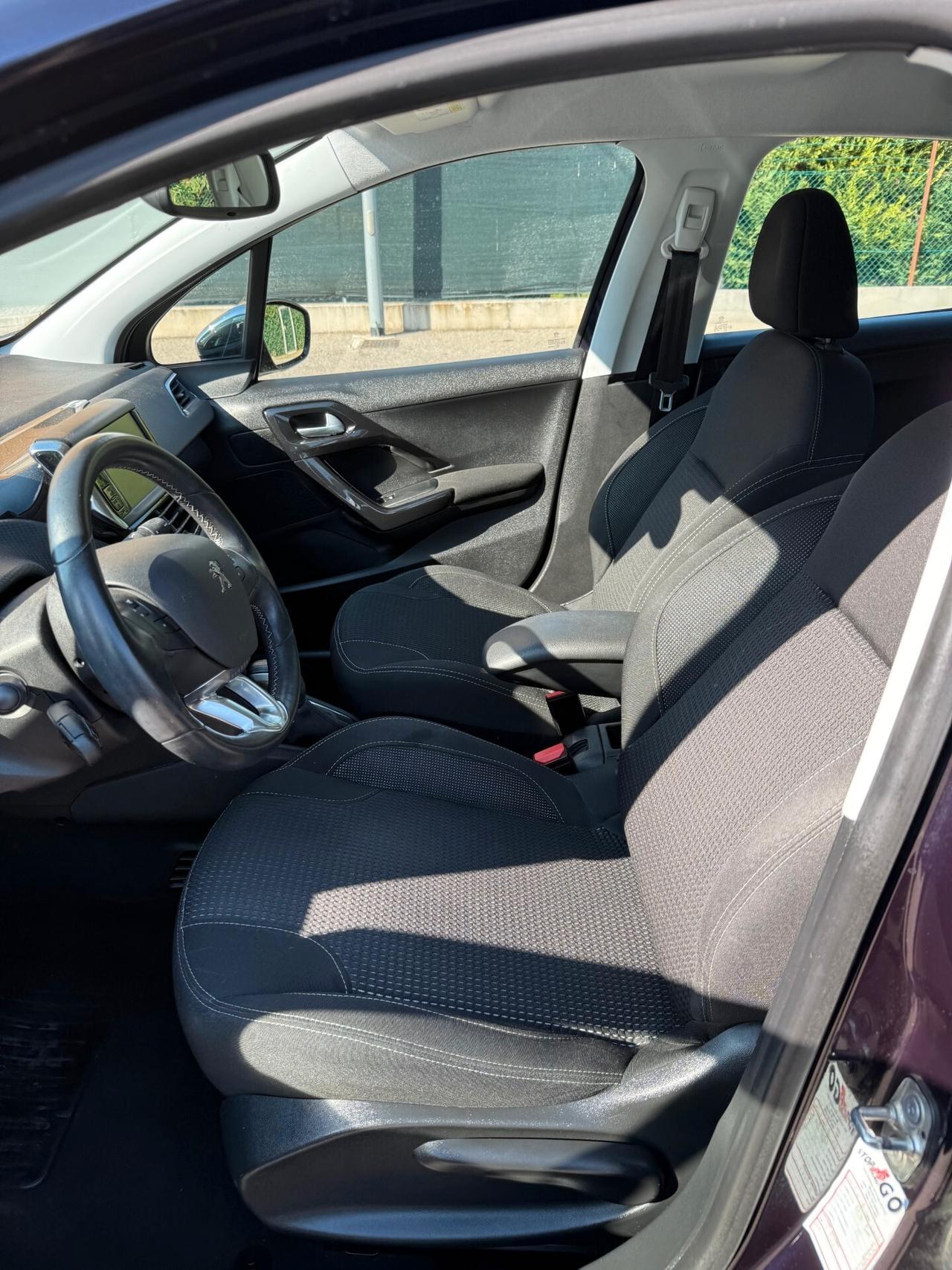 Peugeot 208 1.2 - NAV. - NEOPATENTATI - 12 MESI DI GARANZIA -