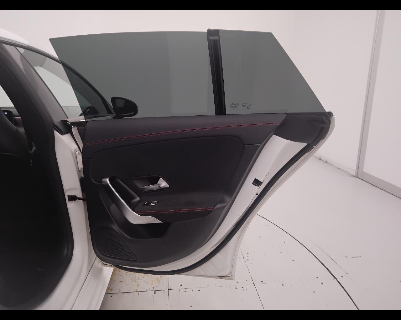 Mercedes-Benz CLA Sh.Brake - X118 - CLA Shooting Brake 200 d Premium auto