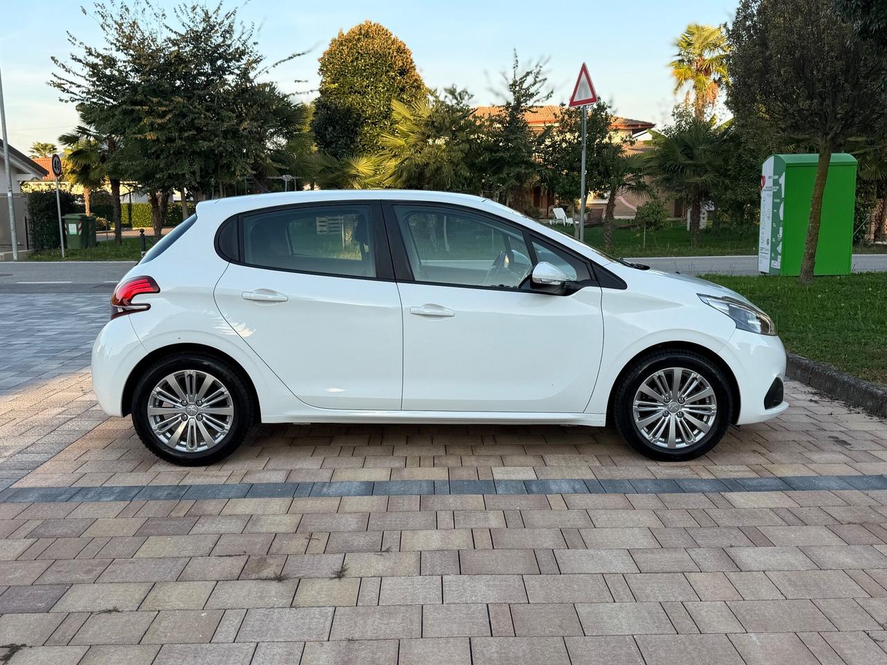 Peugeot 208 PureTech 100 Stop&Start 5 porte Allure