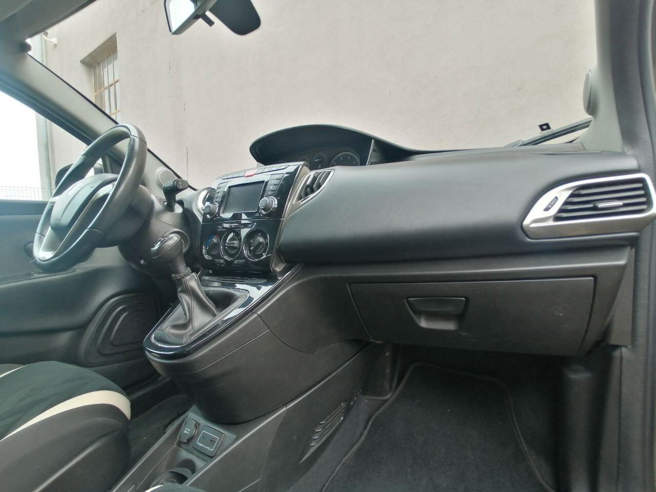 Lancia Ypsilon 1.3 MJT 95 CV 5 porte Gold