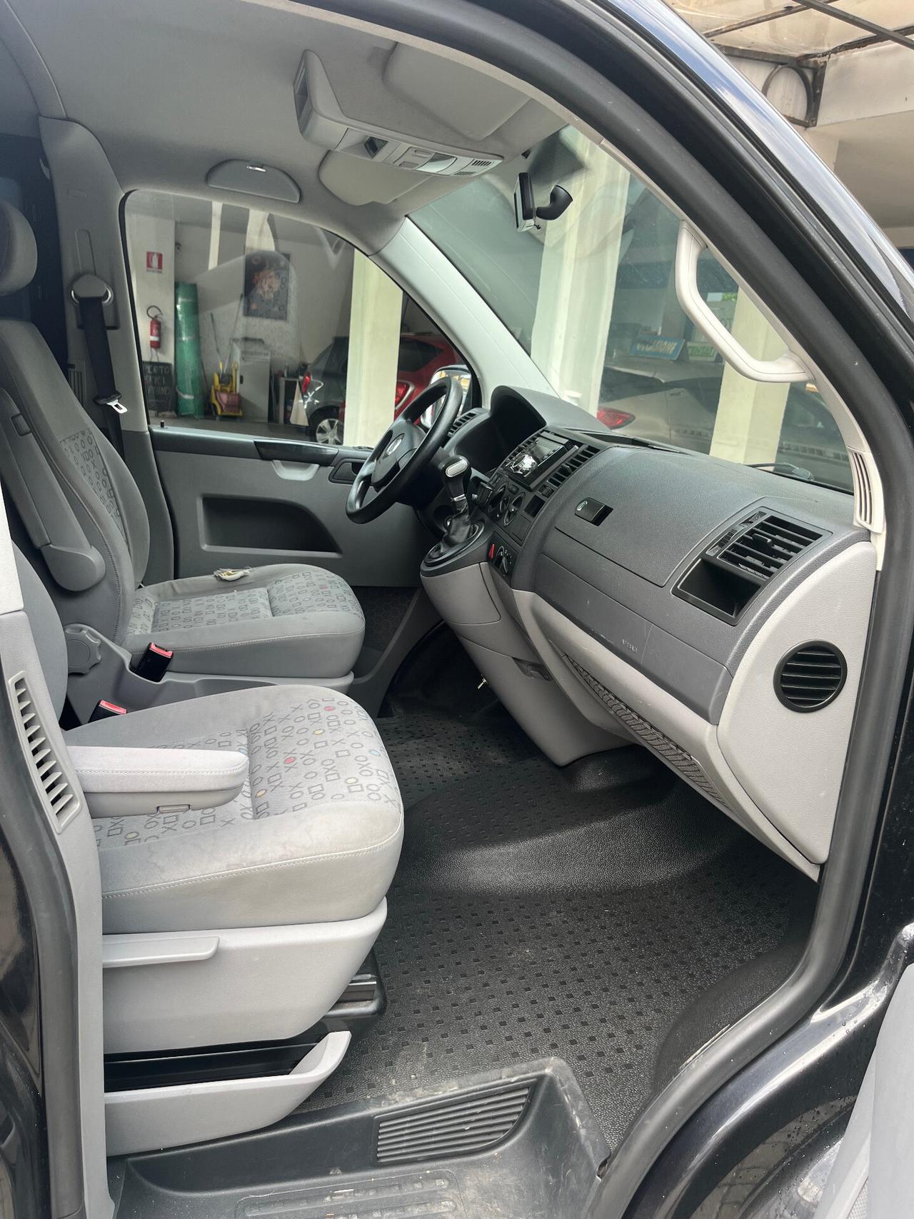 VOLKSWAGEN TRANSPORTER/CARAVELLE 2.5 TDI CAMBIO AUTOMATICO - 9 POSTI - PREZZO SPECIALE PER COMMERCIANTI