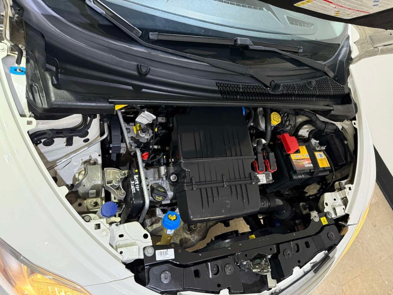 Lancia Ypsilon 1.2 69 CV london Paris