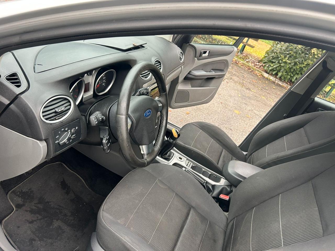 Ford Focus 1.6 (115CV) 5p. Bz.- GPL Titanium